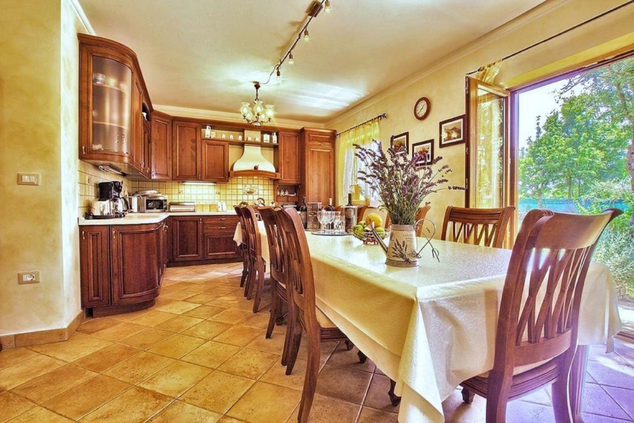 Holiday Home Sarita Šišan 외부 사진