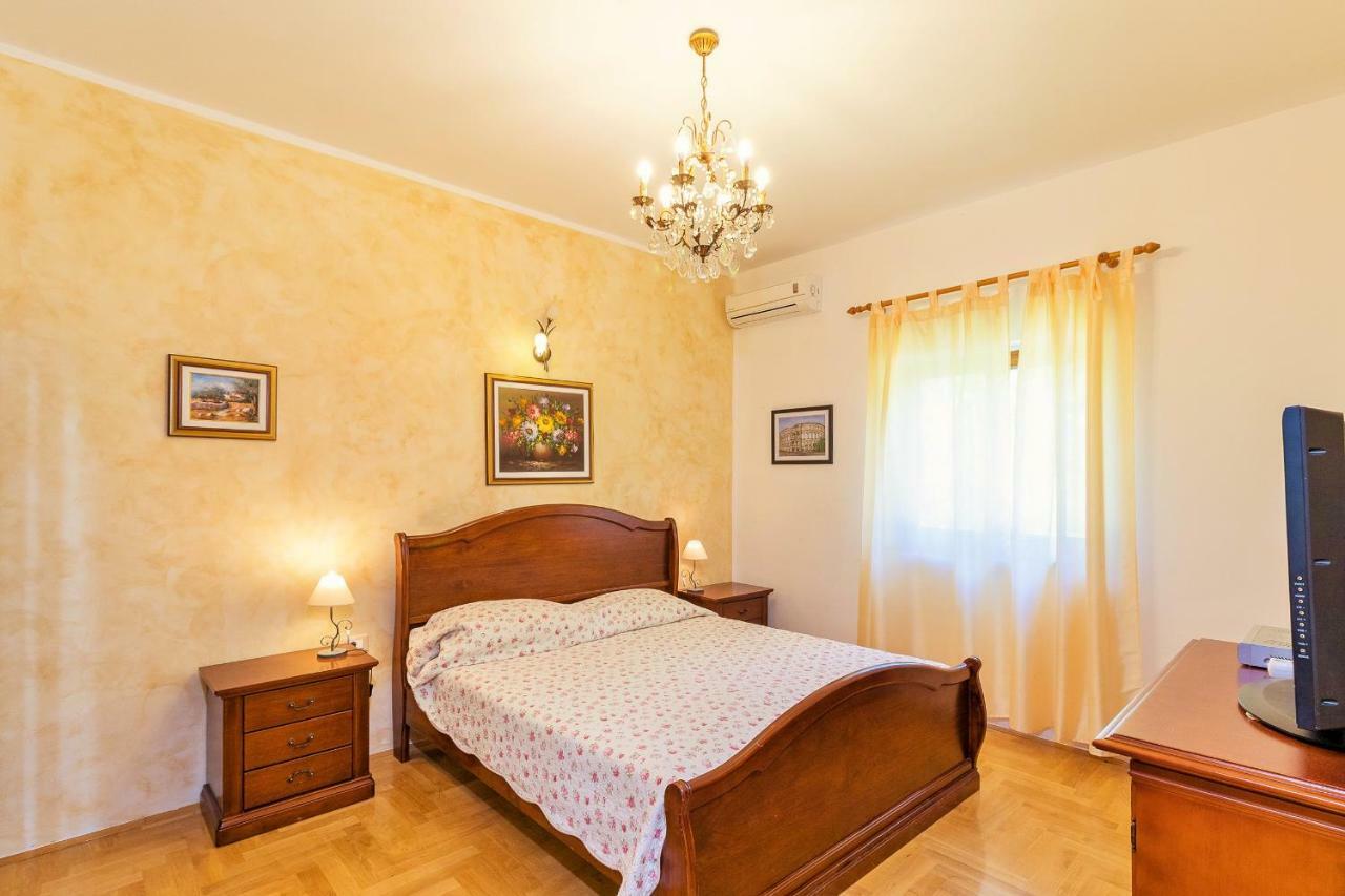 Holiday Home Sarita Šišan 외부 사진