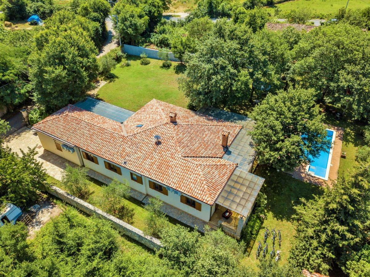 Holiday Home Sarita Šišan 외부 사진
