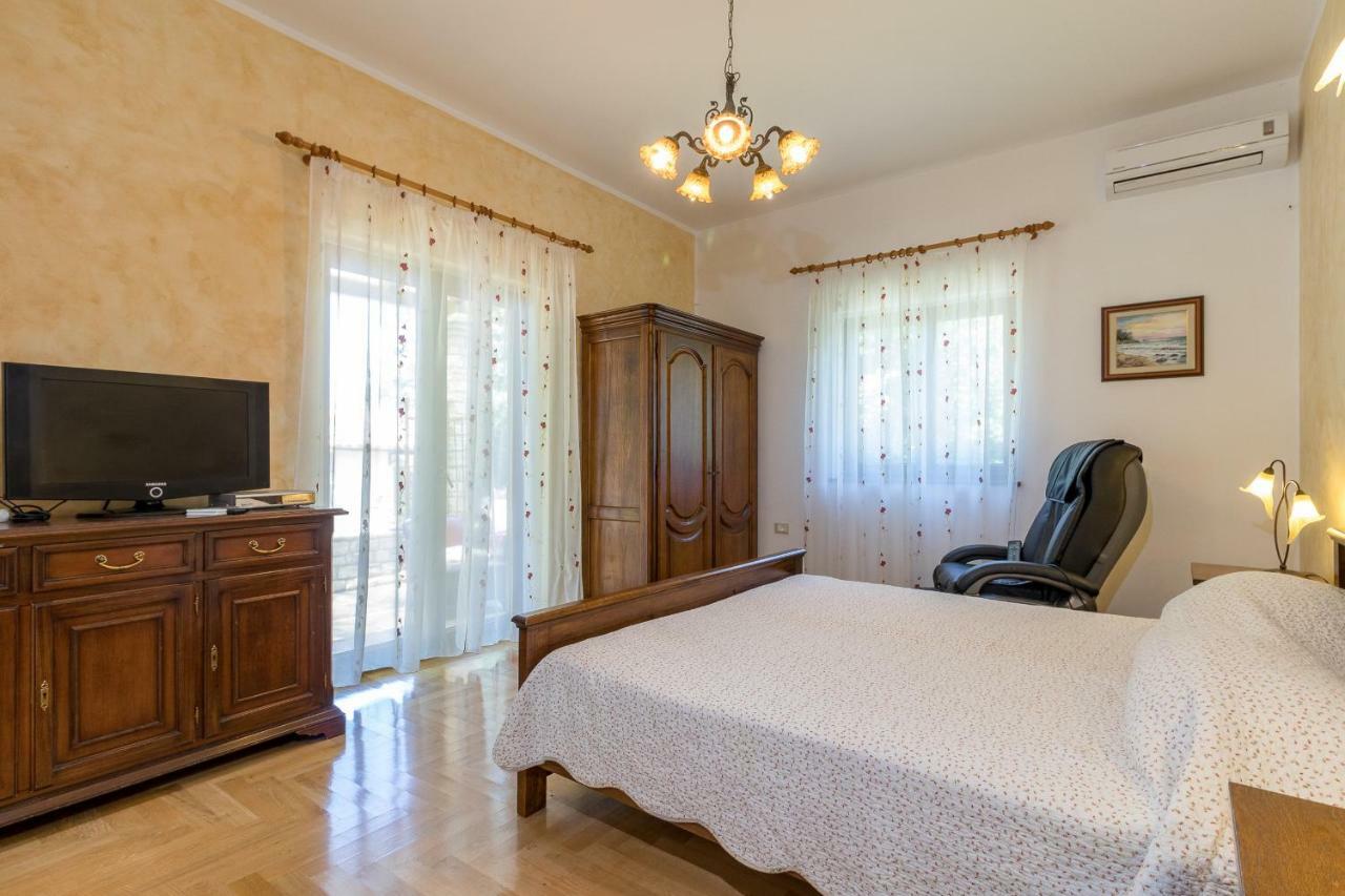 Holiday Home Sarita Šišan 외부 사진